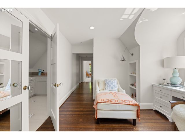 4061 Sw GREENLEAF Dr, Portland, OR 97221