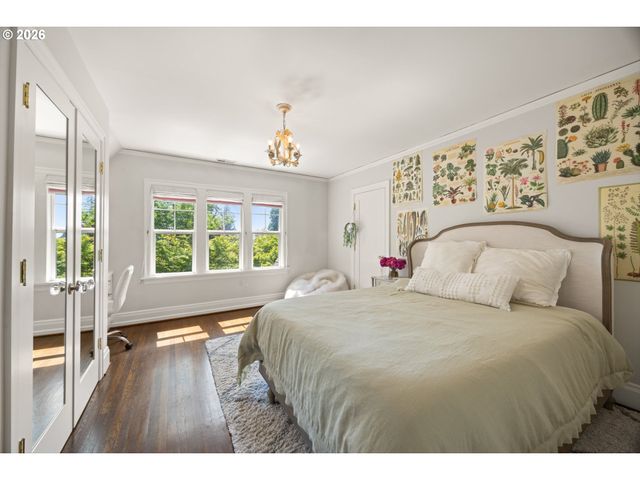 4061 Sw GREENLEAF Dr, Portland, OR 97221
