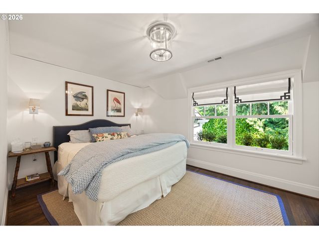 4061 Sw GREENLEAF Dr, Portland, OR 97221