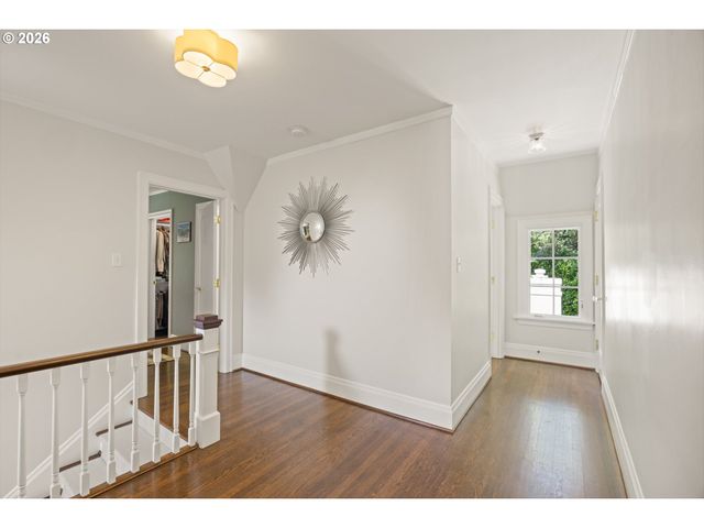 4061 Sw GREENLEAF Dr, Portland, OR 97221