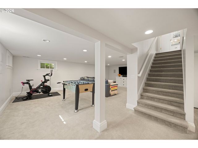 4061 Sw GREENLEAF Dr, Portland, OR 97221