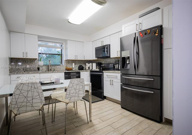 16100 Golf Club Rd 202, Weston, FL 33326