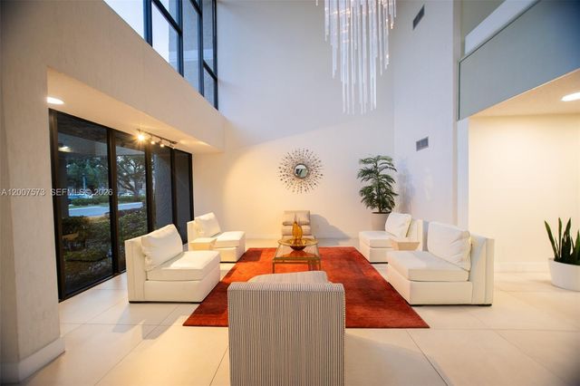 16100 Golf Club Rd 202, Weston, FL 33326