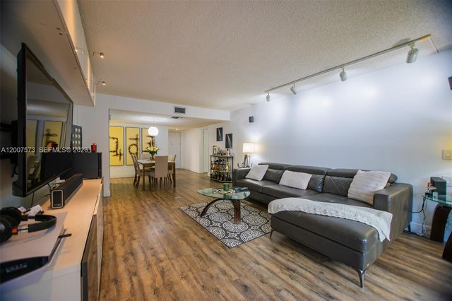 16100 Golf Club Rd 202, Weston, FL 33326