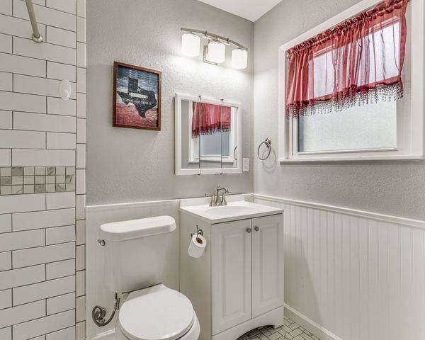 1108 Chester Street, Cleburne, TX 76033