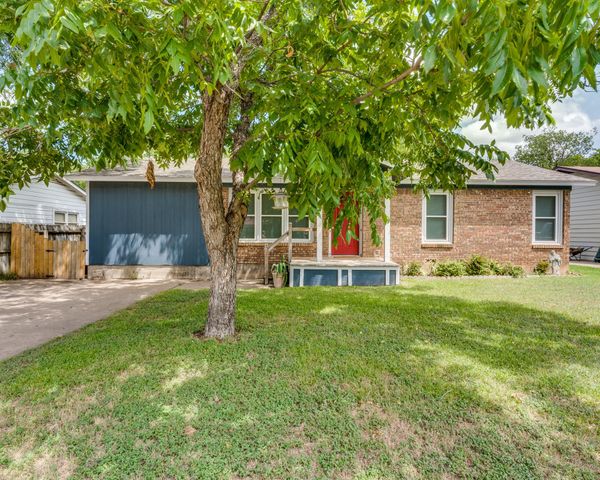 1108 Chester Street, Cleburne, TX 76033