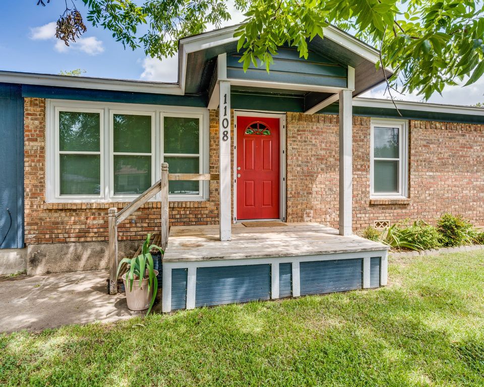 1108 Chester Street, Cleburne, TX 76033