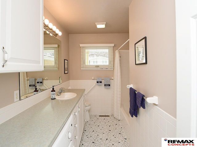 1127 Mulder Drive, Lincoln, NE 68510