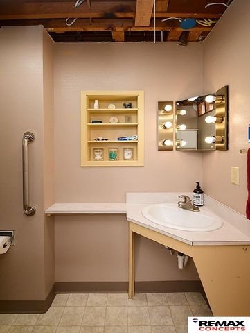 1127 Mulder Drive, Lincoln, NE 68510