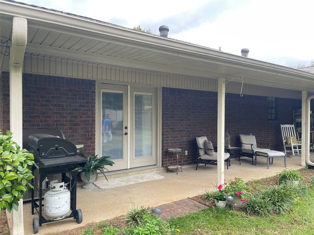 805 10th Street NW, Springhill, LA 71075