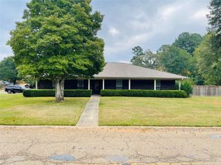 805 10th Street NW, Springhill, LA 71075