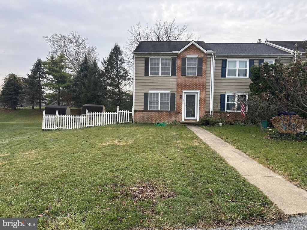 2314 MORRIS DR, East Petersburg, PA 17520