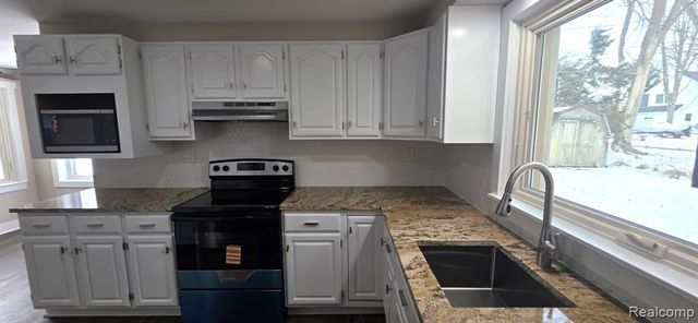 9100 Pittsfield Street, Commerce Twp, MI 48382