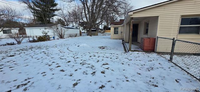 9100 Pittsfield Street, Commerce Twp, MI 48382