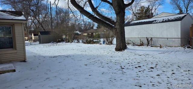 9100 Pittsfield Street, Commerce Twp, MI 48382