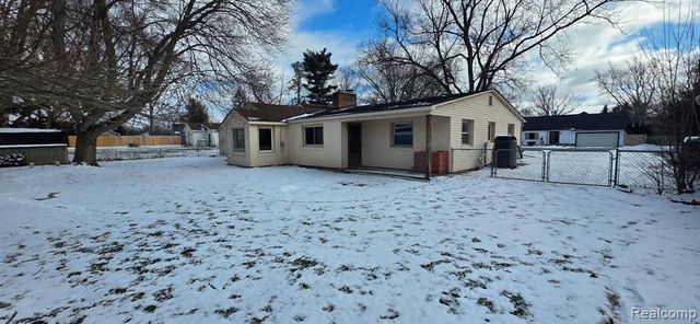 9100 Pittsfield Street, Commerce Twp, MI 48382