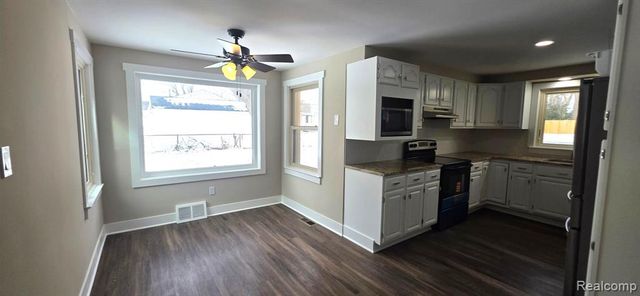 9100 Pittsfield Street, Commerce Twp, MI 48382