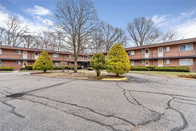 72 W Shore Road 204, Warwick, RI 02889