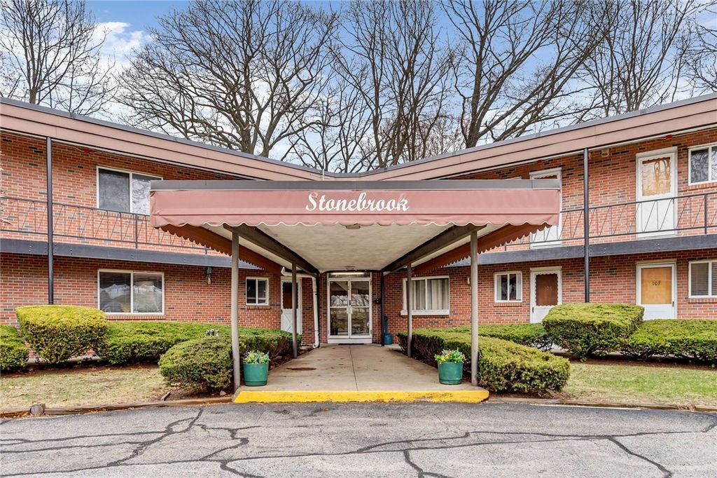 72 W Shore Road 204, Warwick, RI 02889