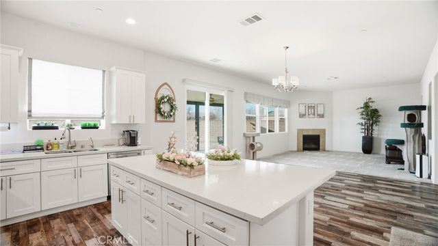 4727 W Vahan Court, Lancaster, CA 93536