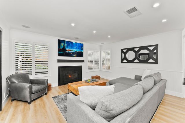 101 Coval Ct, Folsom, CA 95630