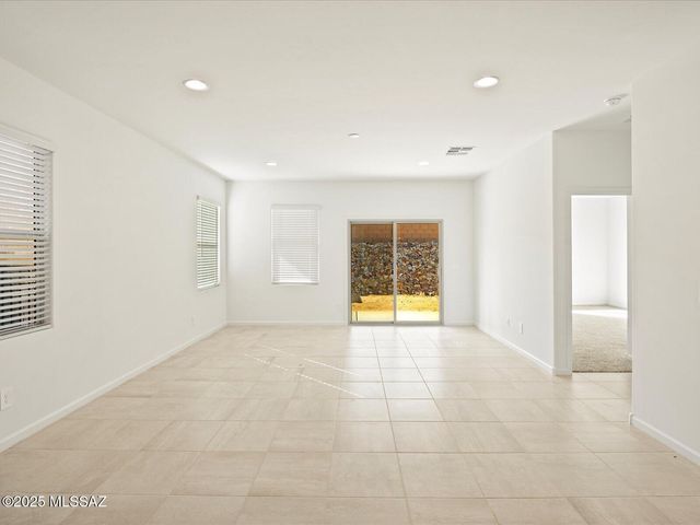 7021 W Jadewood Lane, Tucson, AZ 85757