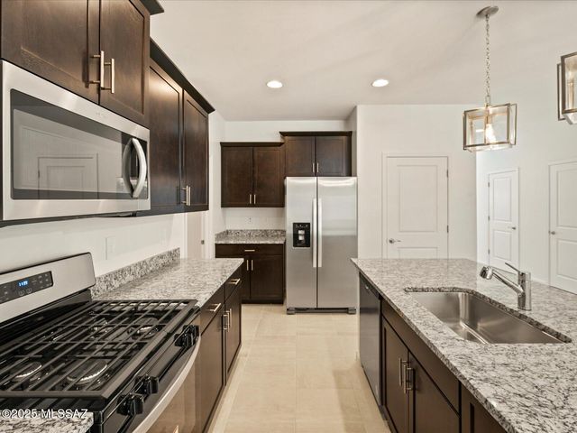 7021 W Jadewood Lane, Tucson, AZ 85757