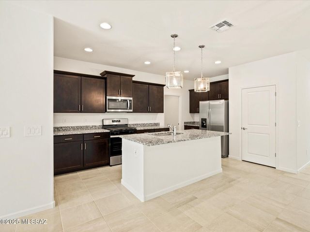 7021 W Jadewood Lane, Tucson, AZ 85757