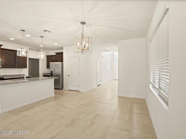 7021 W Jadewood Lane, Tucson, AZ 85757