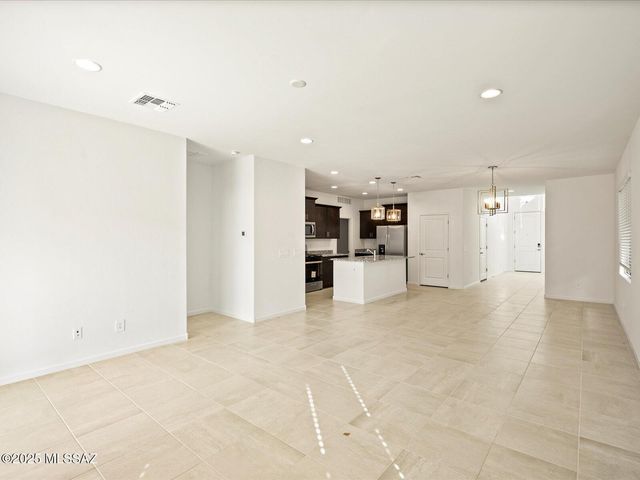 7021 W Jadewood Lane, Tucson, AZ 85757