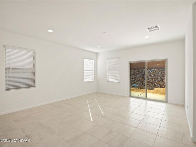 7021 W Jadewood Lane, Tucson, AZ 85757