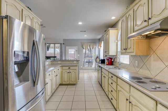 2715 Forest Lake Drive, Grand Prairie, TX 75052