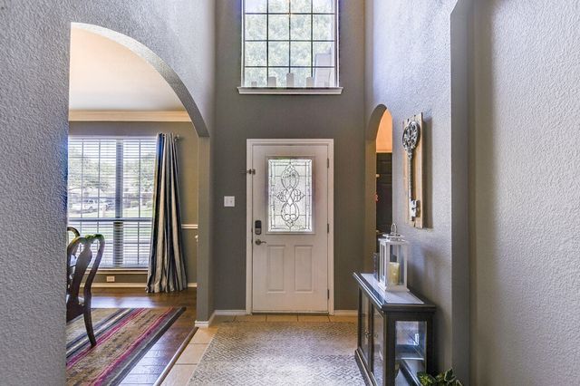 2715 Forest Lake Drive, Grand Prairie, TX 75052