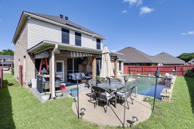 2715 Forest Lake Drive, Grand Prairie, TX 75052