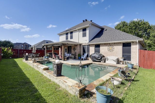 2715 Forest Lake Drive, Grand Prairie, TX 75052