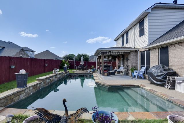 2715 Forest Lake Drive, Grand Prairie, TX 75052