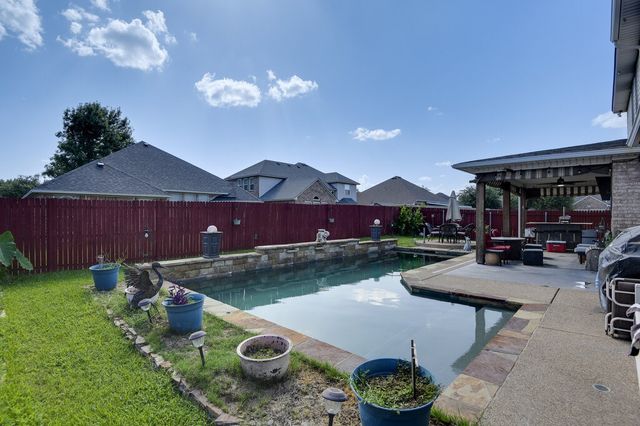 2715 Forest Lake Drive, Grand Prairie, TX 75052
