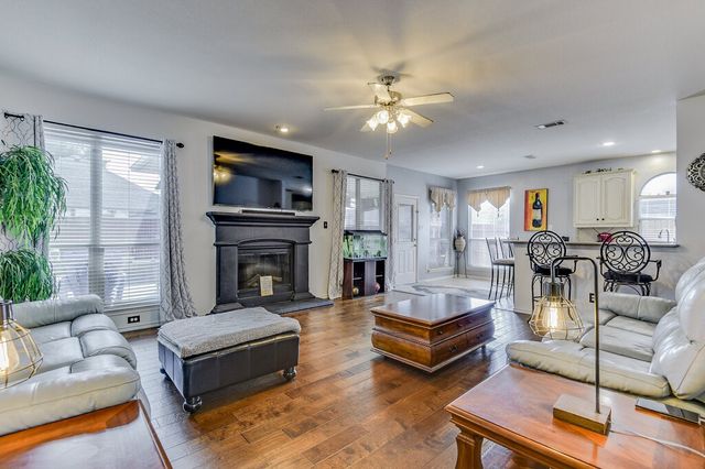 2715 Forest Lake Drive, Grand Prairie, TX 75052