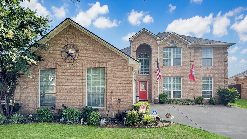 2715 Forest Lake Drive, Grand Prairie, TX 75052