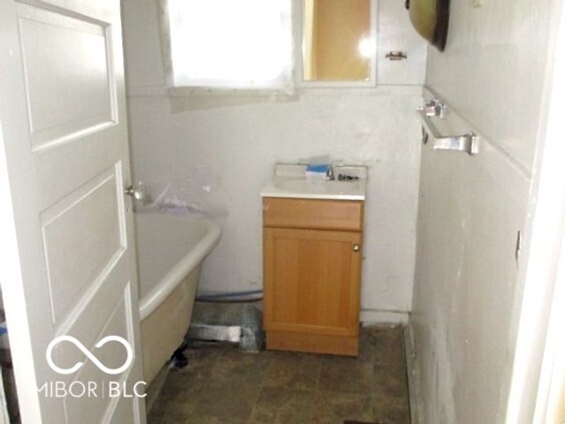 1053 W 35th Street, Indianapolis, IN 46208