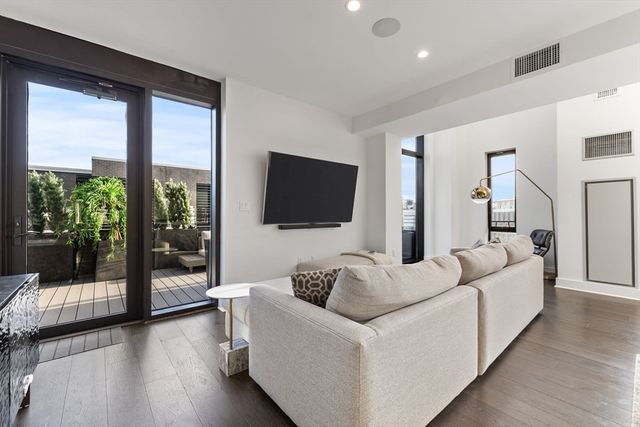 14 West Broadway 707, Boston, MA 02127