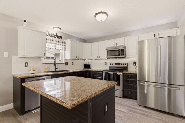 301 E Valley Park Dr, Valley Center, KS 67147
