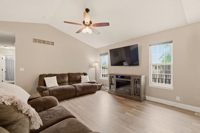 301 E Valley Park Dr, Valley Center, KS 67147