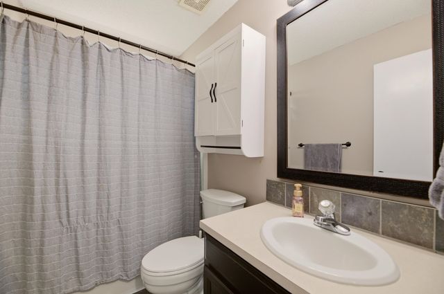 301 E Valley Park Dr, Valley Center, KS 67147
