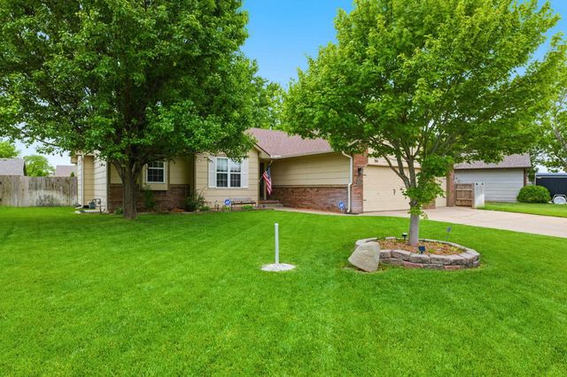 301 E Valley Park Dr, Valley Center, KS 67147