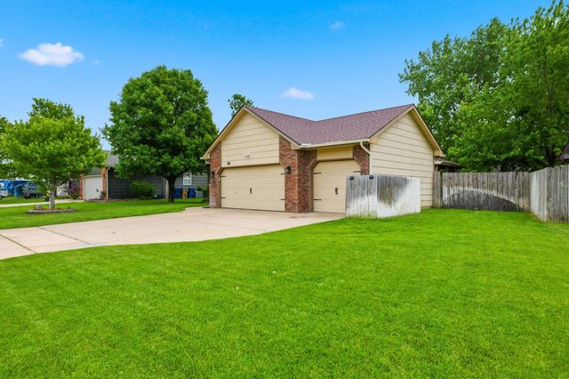 301 E Valley Park Dr, Valley Center, KS 67147