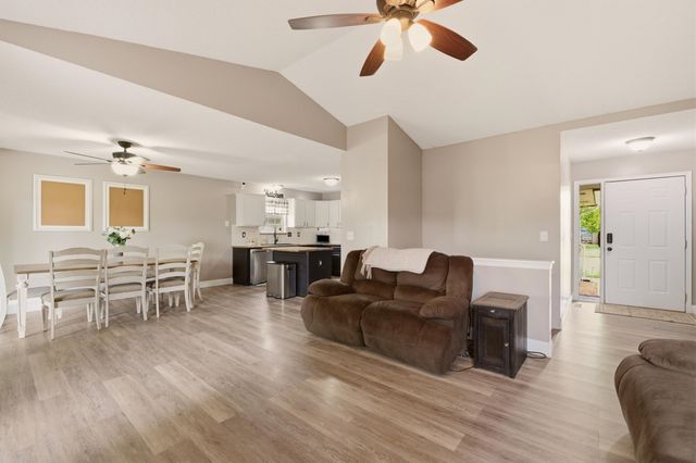 301 E Valley Park Dr, Valley Center, KS 67147