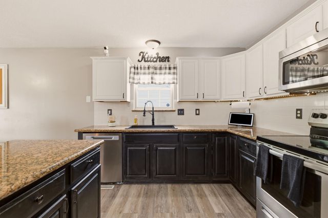301 E Valley Park Dr, Valley Center, KS 67147