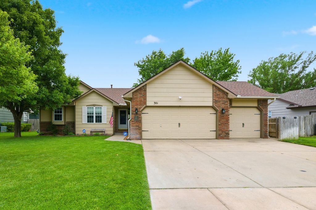 301 E Valley Park Dr, Valley Center, KS 67147