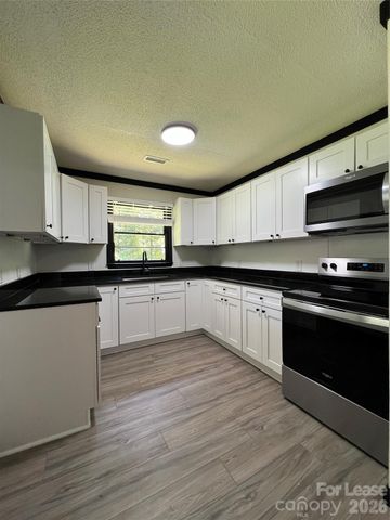 1214 Northwoods Drive, Kings Mountain, NC 28086